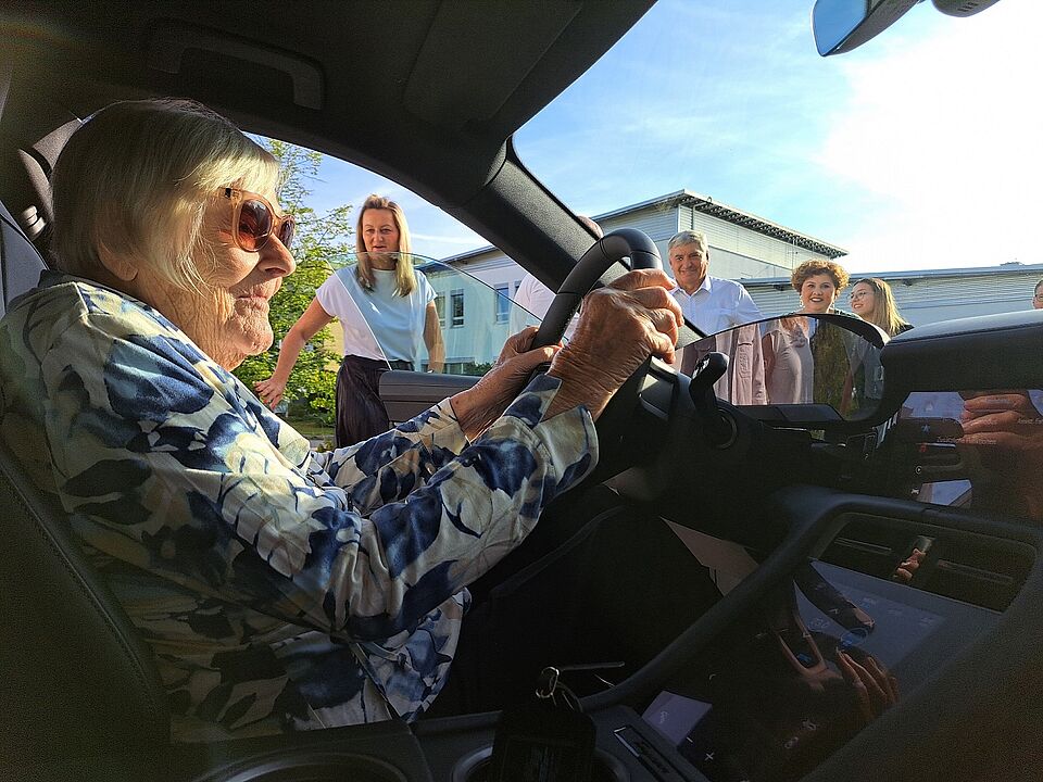 Margaretha Bless am Steuer
