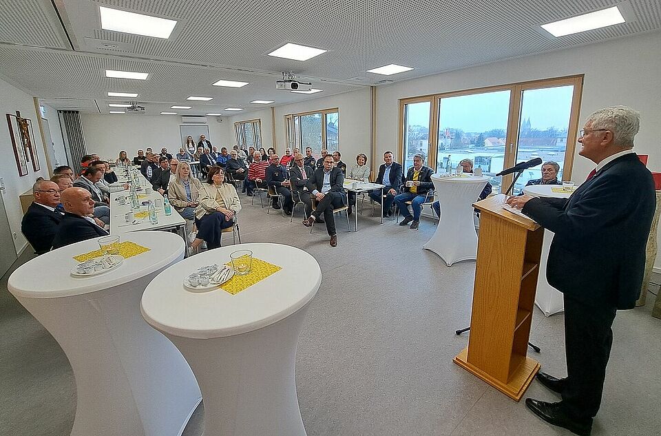 Blick in den vollen Lehrsaal